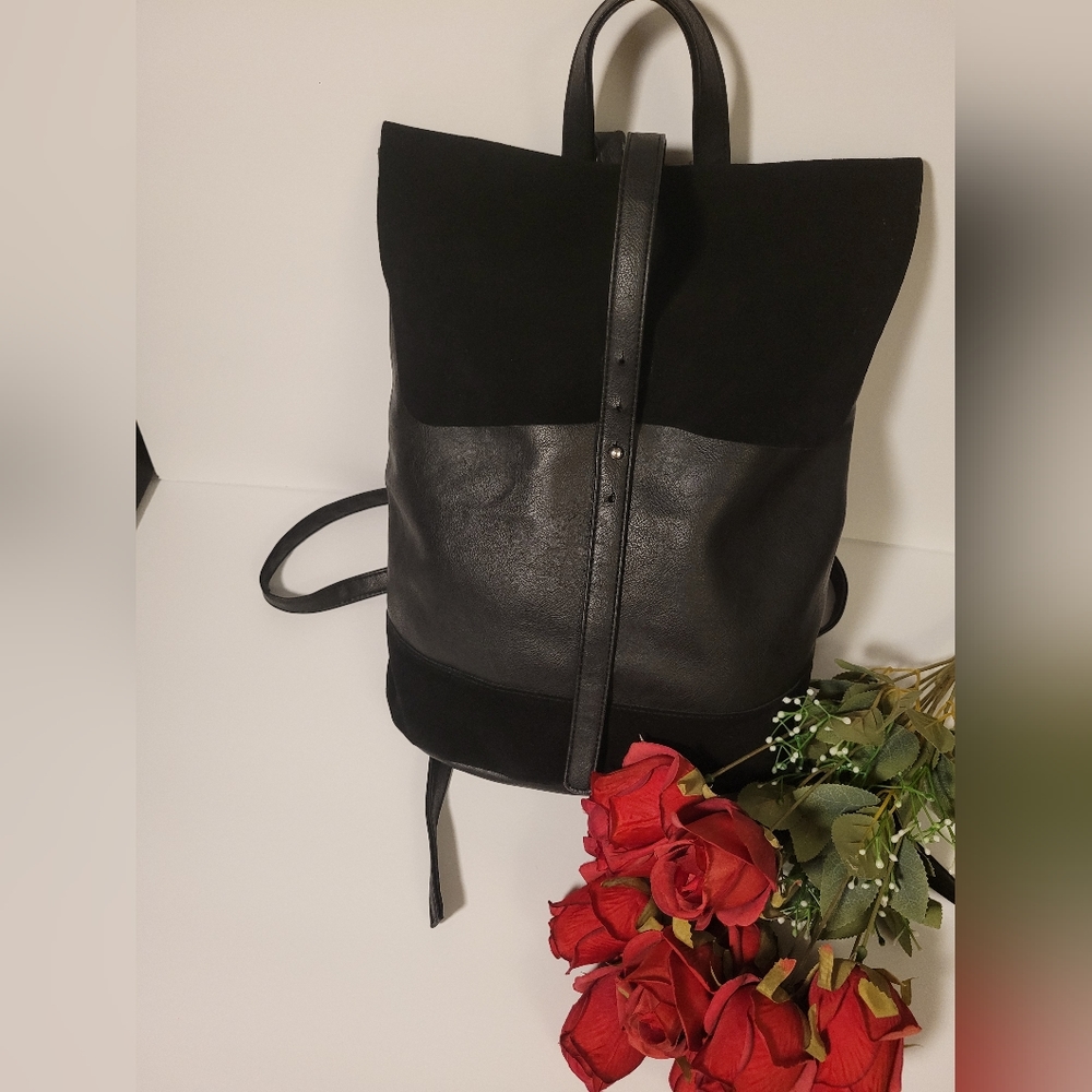 Black women backpack Forever 21